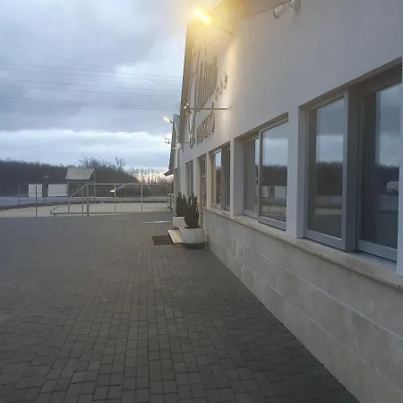 Platina Panzio*** Bed & Breakfast Ujhartyan