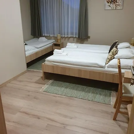 Platina Panzio*** Hotel *