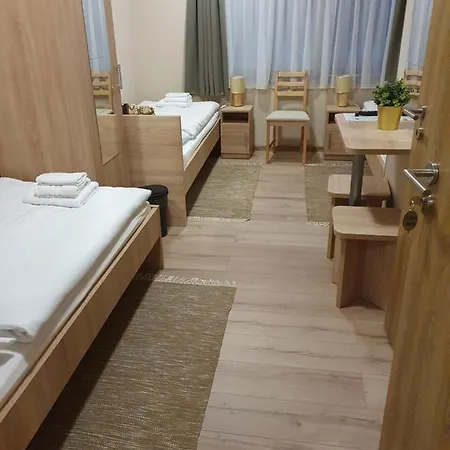 Platina Panzio*** Hotell *