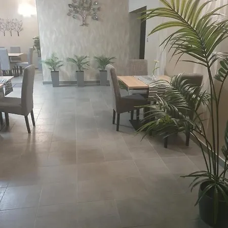 Platina Panzio*** Hotel